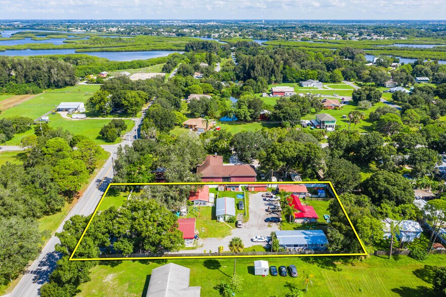 More Photos Of 2609 45th St E, Bradenton Apartments For Sale