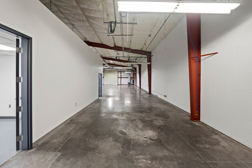 More Photos Of 13735 SW Galbreath Dr, Sherwood Warehouse For Lease