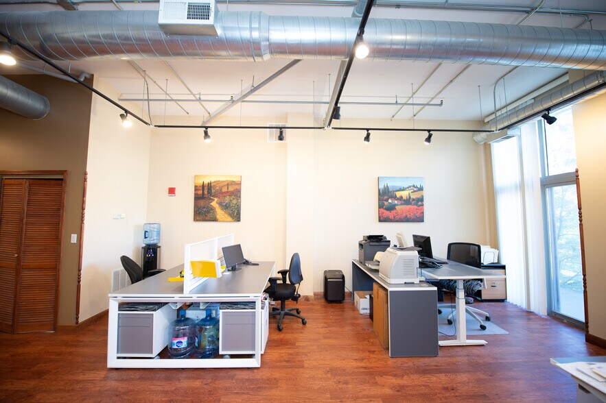 More Photos Of 824 W Superior St, Chicago Office Residential For Sale