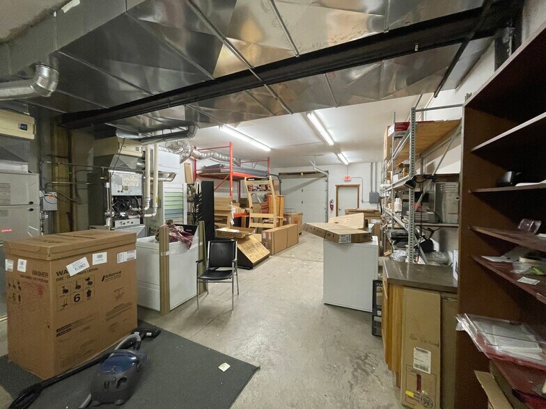 More Photos Of 16288 W Stress Rd, Hayward Showroom For Sale