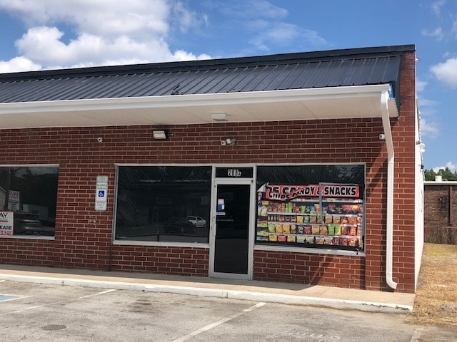 More Photos Of 208 Henderson Dr, Jacksonville Freestanding For Sale