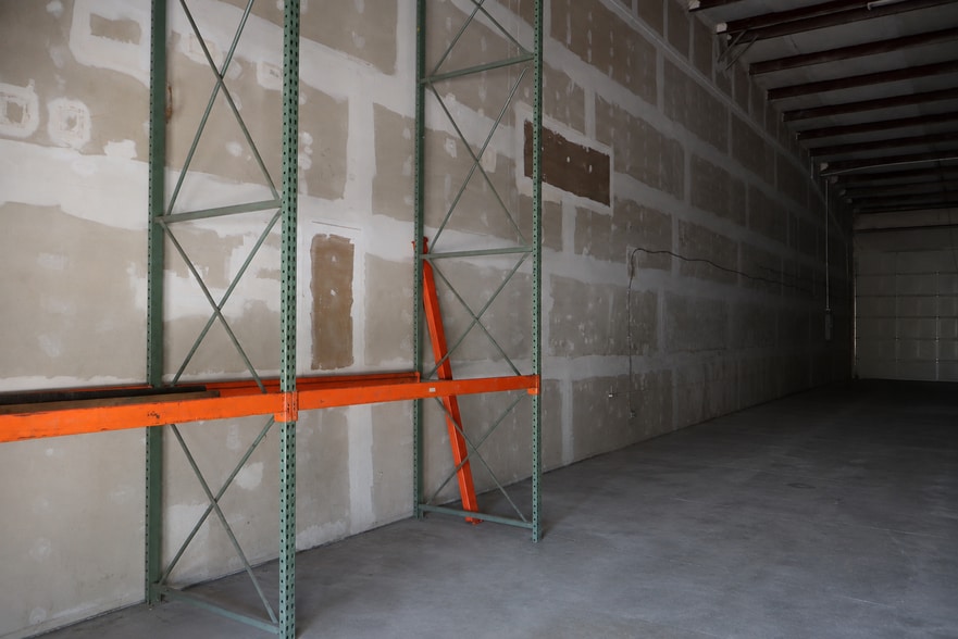 More Photos Of 553 Capital Cir SW, Tallahassee Warehouse For Lease