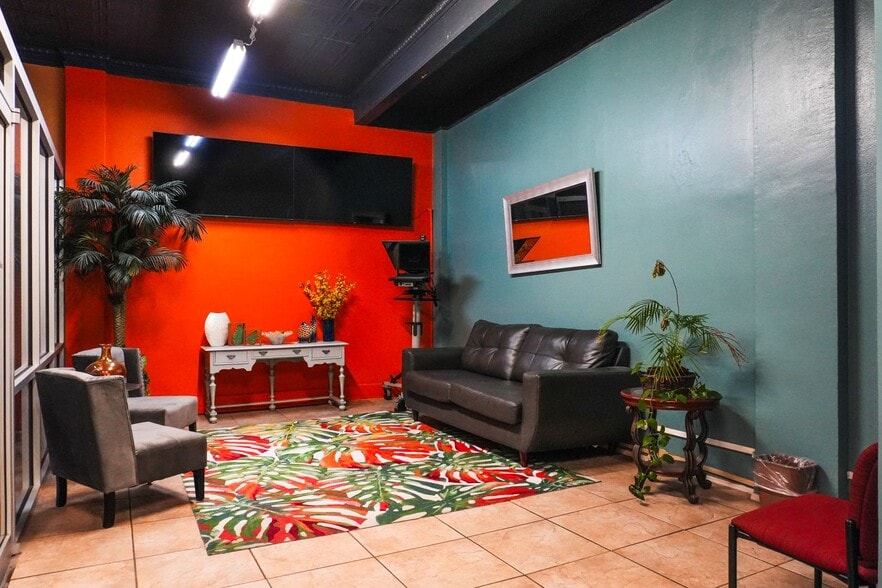 More Photos Of 102 N Mesquite St, Corpus Christi Office For Sale