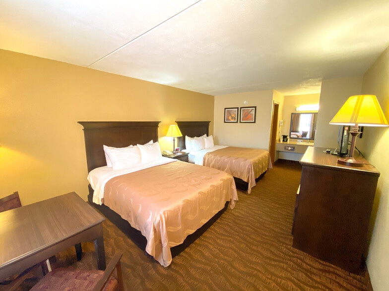 More Photos Of 3601 Shepherd of the Hills Expy, Branson Hotel For Sale