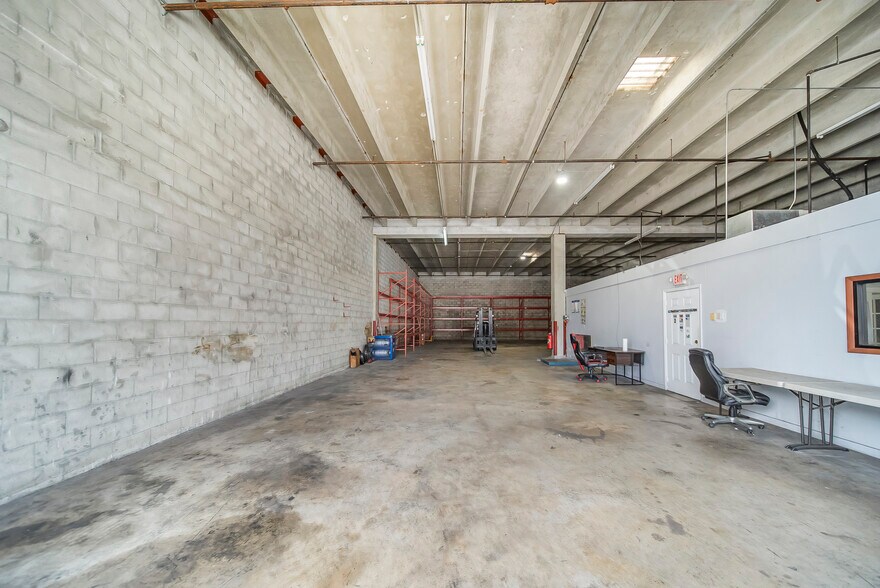 More Photos Of 3018 NW 79th Ave, Doral Warehouse For Lease