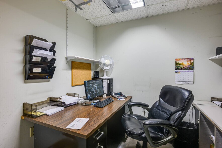 More Photos Of 691 County Road 39A, Southampton Auto Dealership For Lease