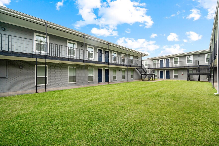 More Photos Of 6403 Sloan St, Houston Apartments For Sale