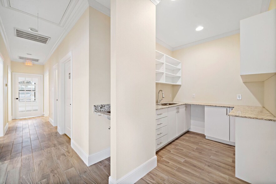 More Photos Of 21386 Provincial Blvd, Katy Medical For Sale