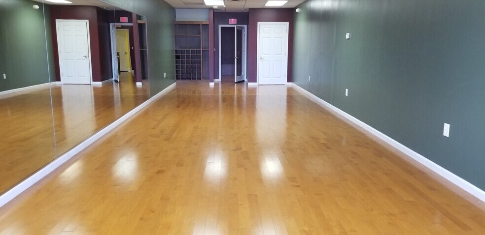 More Photos Of 261-263 Broad Ave, Palisades Park Storefront Retail Office For Lease