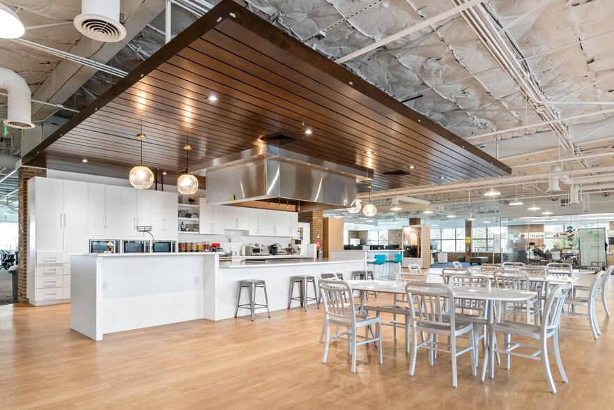 More Photos Of 382 W Park Cir, Provo Office For Sale