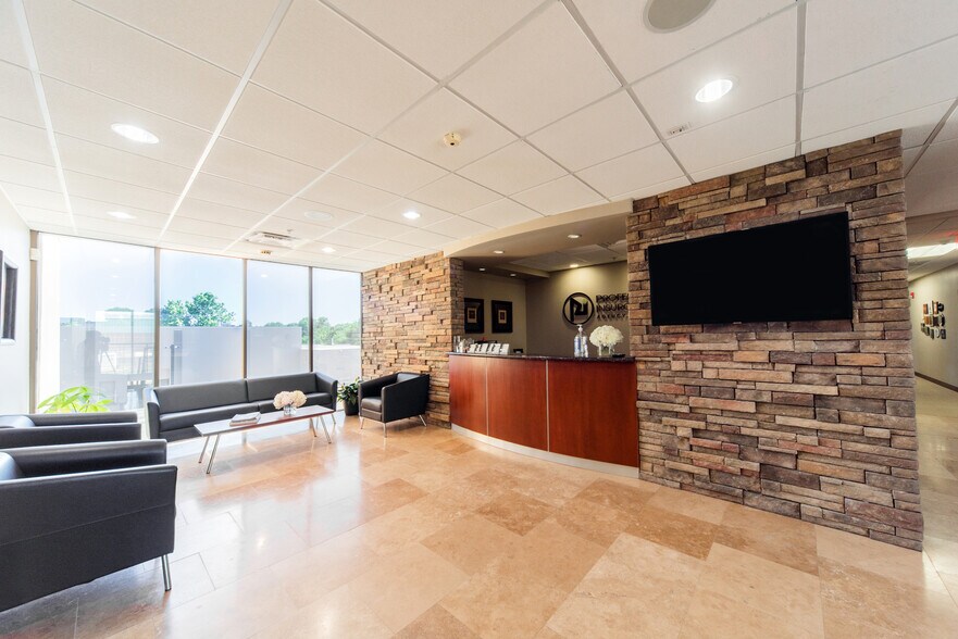 More Photos Of 7301 N Broadway Ext, Oklahoma City Office For Lease