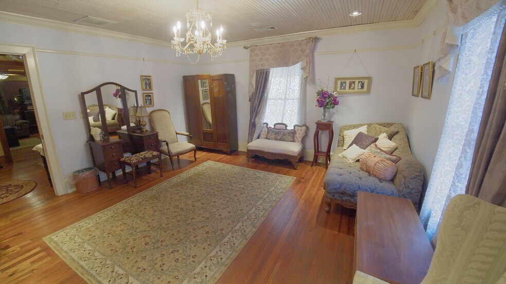 More Photos Of 1176 Atlanta Hwy, Auburn Specialty For Sale