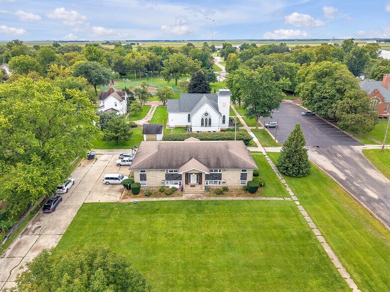 More Photos Of 100 E Market St, Piper City Apartments For Sale