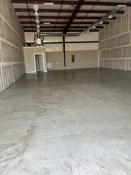 More Photos Of 8137 Florance Rd, Northlake Light Distribution For Lease