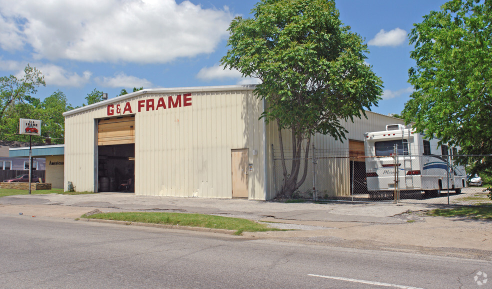 Primary Photo Of 2885 E Admiral Pl, Tulsa Auto Repair For Sale