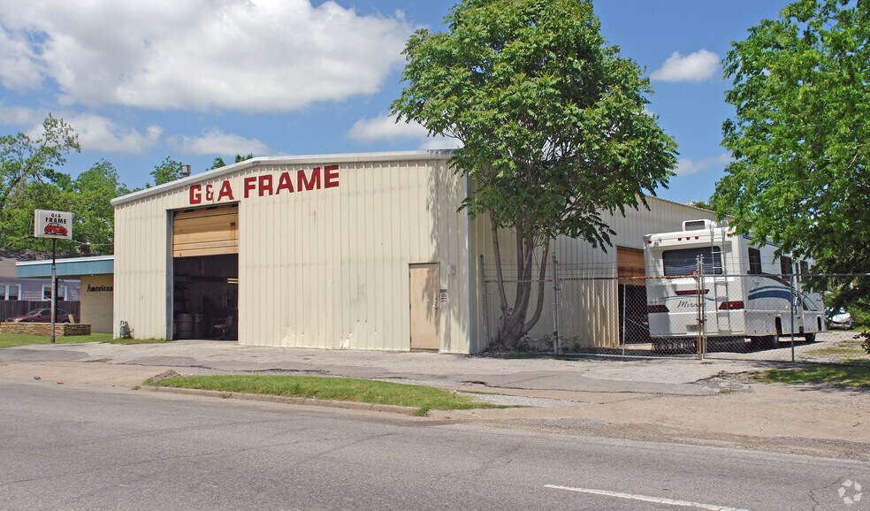 Primary Photo Of 2885 E Admiral Pl, Tulsa Auto Repair For Lease