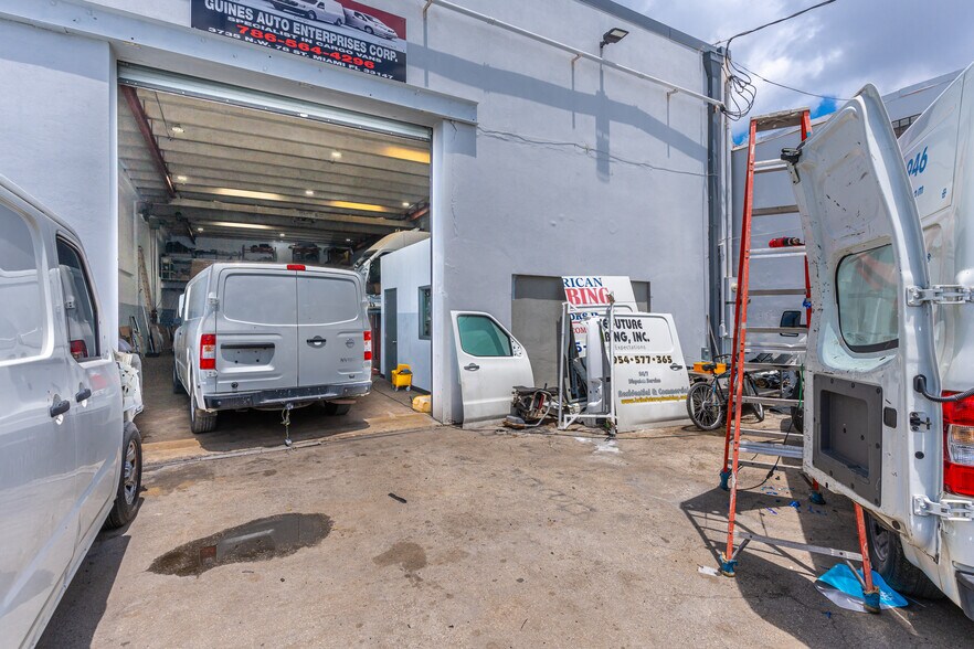 More Photos Of 1165 E 24 St, Miami Warehouse For Lease