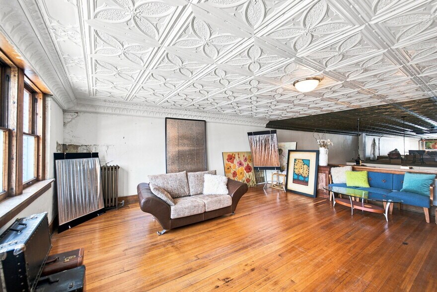 More Photos Of 121 E Bremer Ave, Waverly General Retail For Sale