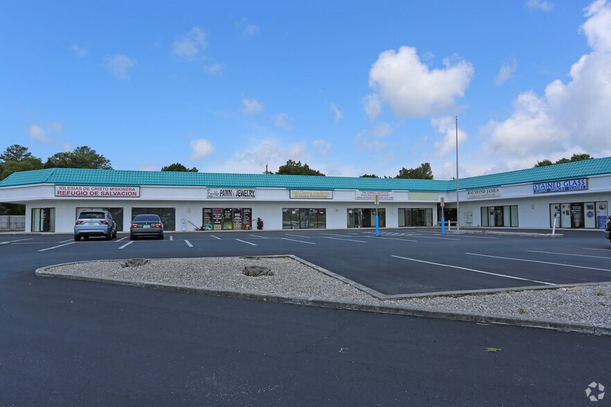 More Photos Of 5111-5135 Commercial Way, Spring Hill General Retail For Lease