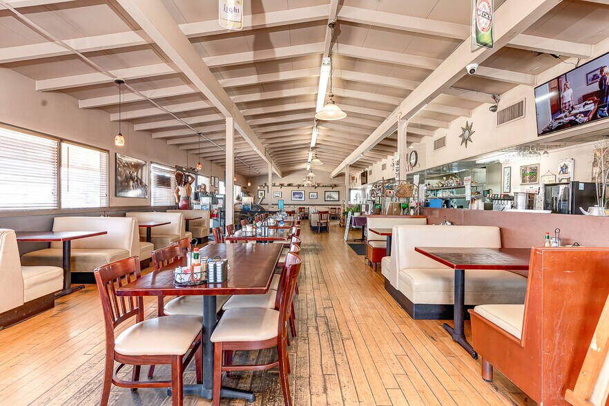 More Photos Of 558 E Anaheim St, Wilmington Restaurant For Sale