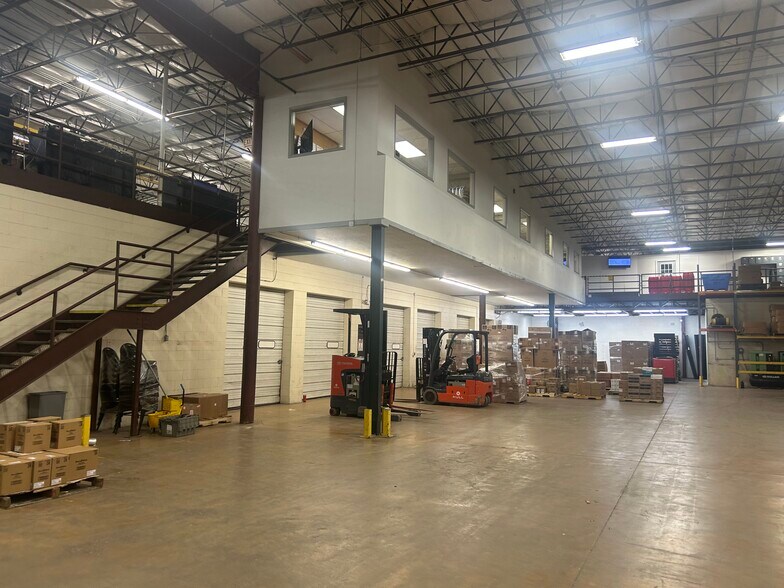 More Photos Of 4100-4202 Technology Dr, South Bend Distribution For Lease