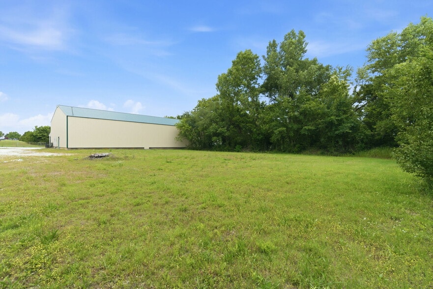 More Photos Of 136 N Prigmor Ave, Joplin Industrial For Sale