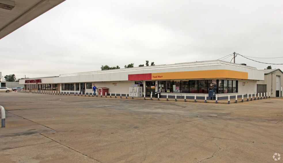 More Photos Of 404-406 W Country Club Rd, Chickasha General Retail For Sale
