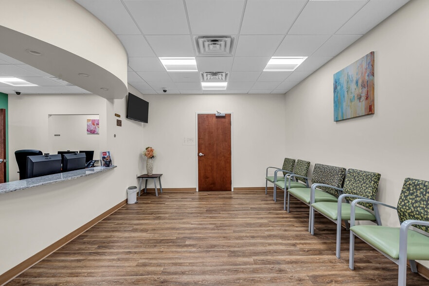 More Photos Of 500 Park Ave, Manalapan Township Medical For Lease