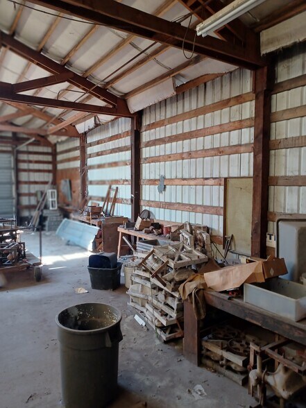 More Photos Of 419 S Broad St, Klamath Falls Light Distribution For Sale