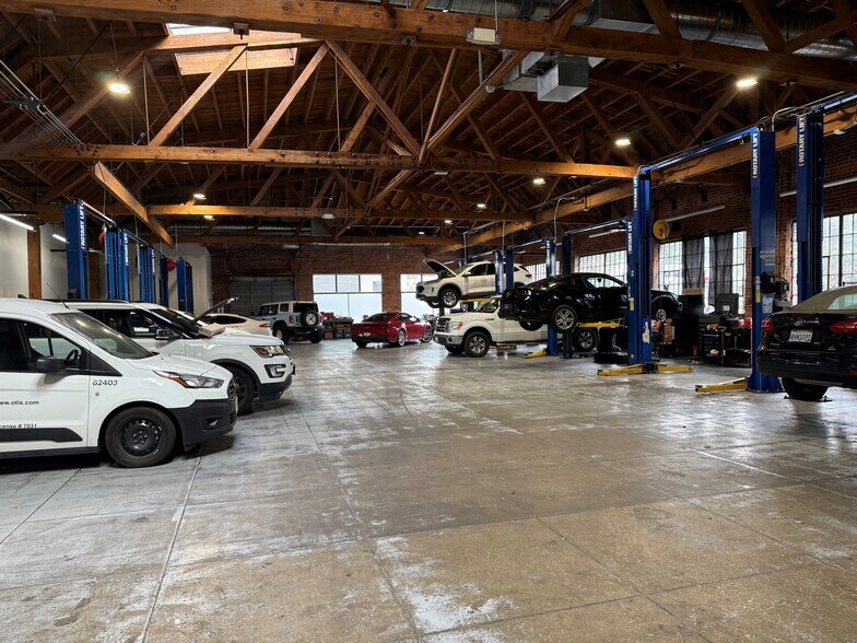 More Photos Of 2550 Webster St, Oakland Auto Dealership For Sale
