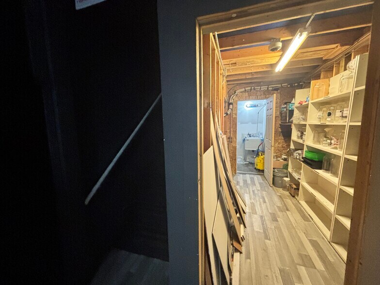 More Photos Of 309 Shipping St NE, Salem Convenience Store For Lease