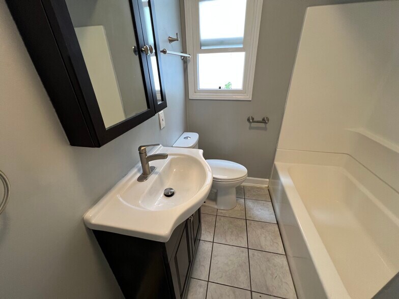 More Photos Of 2403 Louella Ave, Venice Apartments For Sale