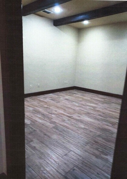 More Photos Of 2221 H G Mosley Pky, Longview Office For Sale