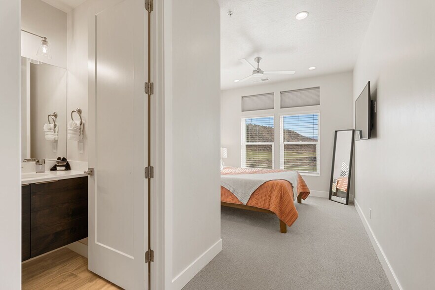 More Photos Of 2248 N Double Eagle Ln, Washington Specialty For Sale