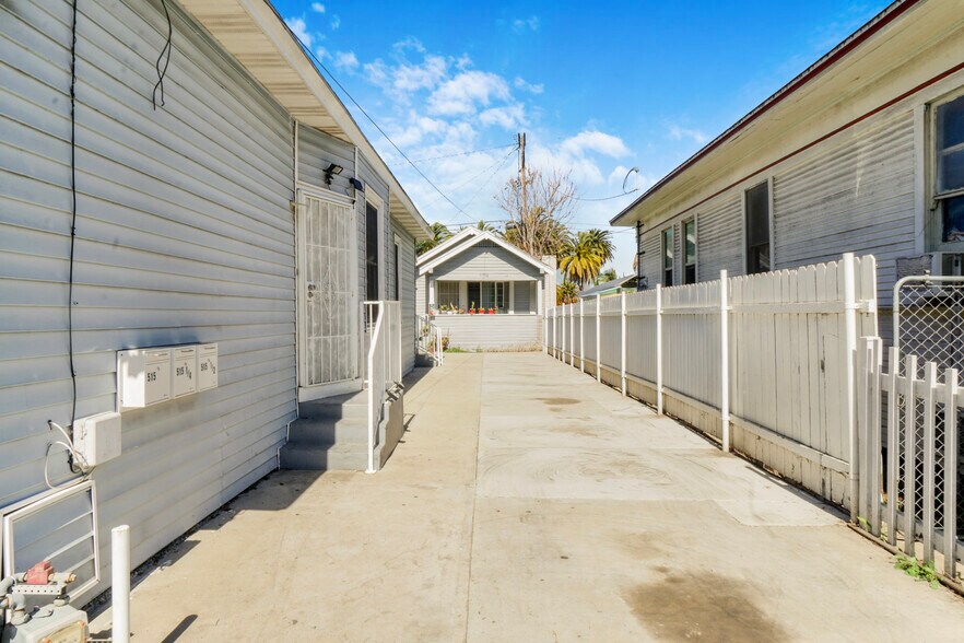 More Photos Of 515 E 21st St, Los Angeles Apartments For Sale