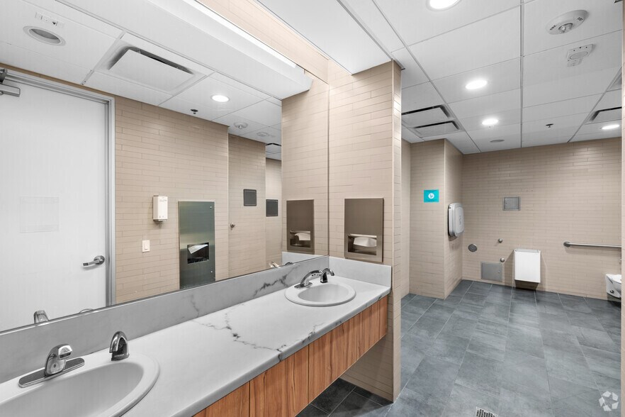 More Photos Of 300 N 3rd St, Burbank Office For Sale