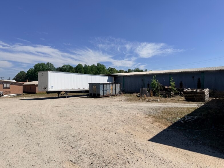 More Photos Of 2570 Needmore Rd, Woodleaf Warehouse For Sale