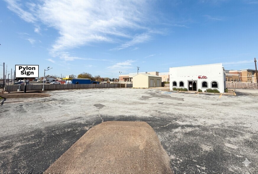 More Photos Of 5959 E Belknap St, Haltom City Auto Dealership For Lease