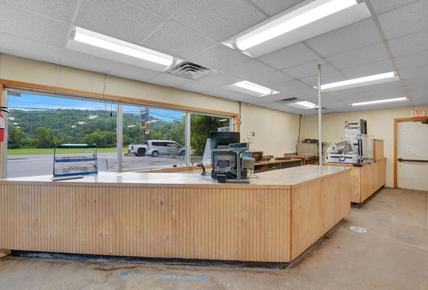 More Photos Of 87 N Main St, Franklinville Service Station For Lease