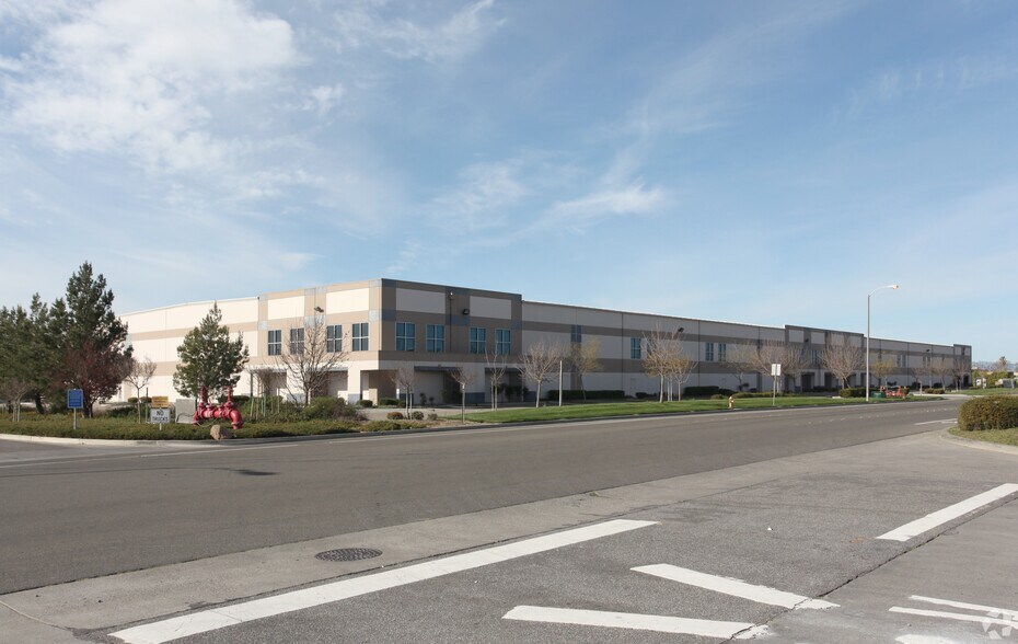 More Photos Of 2340 E Main St, Woodland Warehouse For Lease