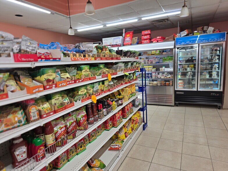 More Photos Of 136-148 Main St, East Rockaway Freestanding For Lease