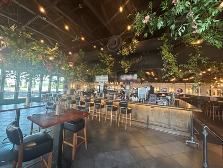 More Photos Of 8239 Georgia St, Merrillville Restaurant For Lease