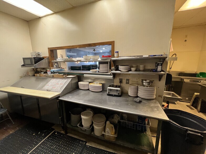 More Photos Of 518 Salmon Brook St, Granby Unknown For Lease