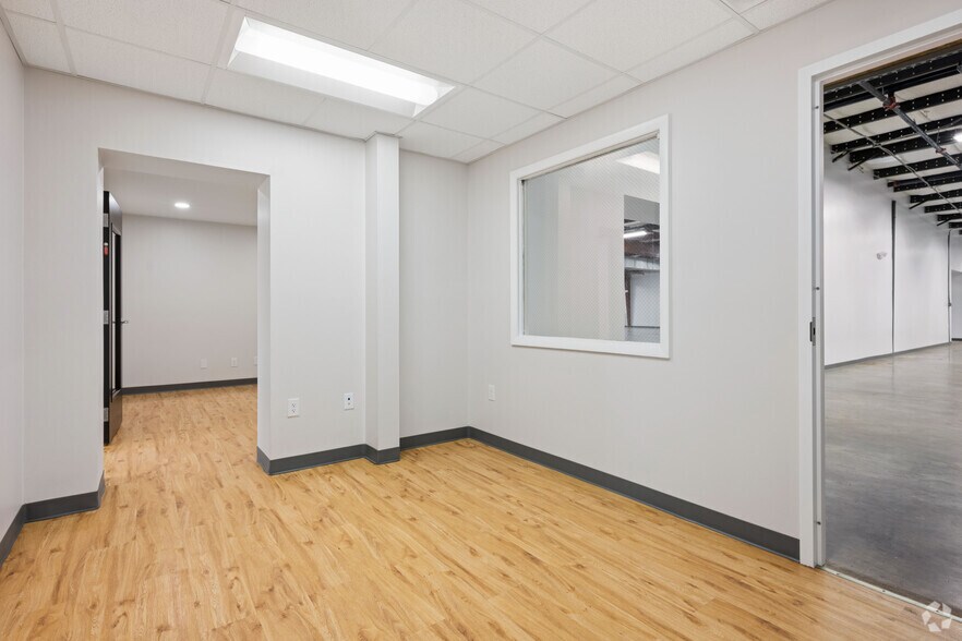More Photos Of 114 S State St, Haw River Manufacturing For Sale