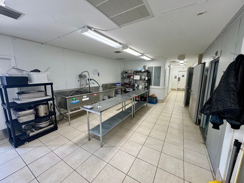 More Photos Of 1722 N Federal Hwy, Hollywood General Retail For Lease