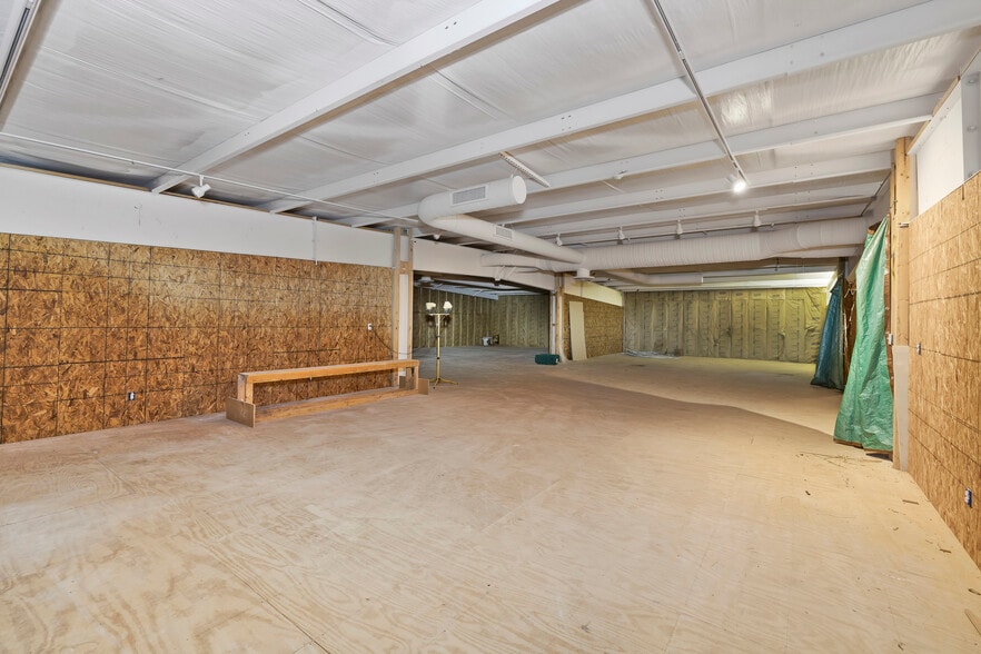 More Photos Of 966 Greensboro Rd, Eatonton Flex For Lease