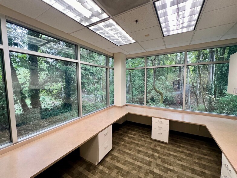 More Photos Of 15400 SW Boones Ferry Rd, Lake Oswego Office For Lease