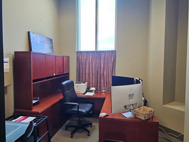 More Photos Of 10610 Metromont Pky, Charlotte Office For Lease