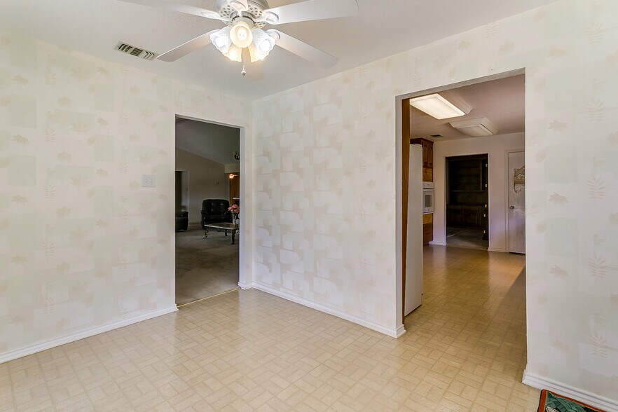 More Photos Of 3433 E Highway 199, Springtown Flex For Sale