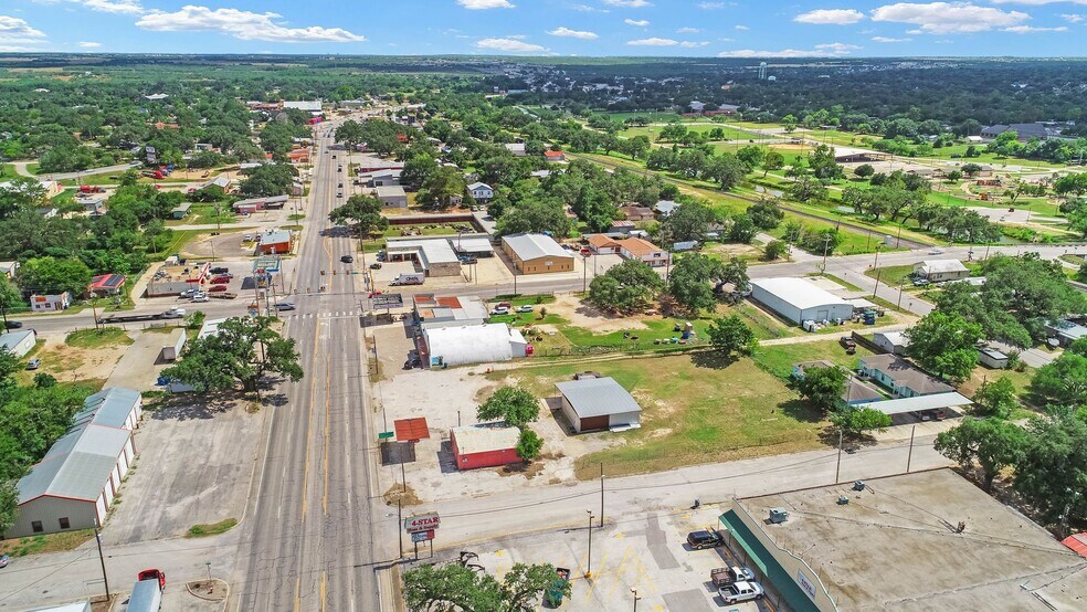 More Photos Of 1421 2nd St, Pleasanton Auto Repair For Sale
